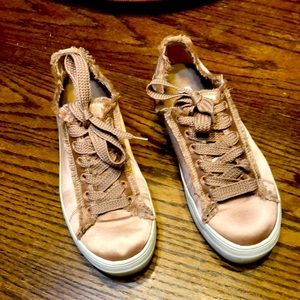 EUC Steve Madden pale pink satin sneakers